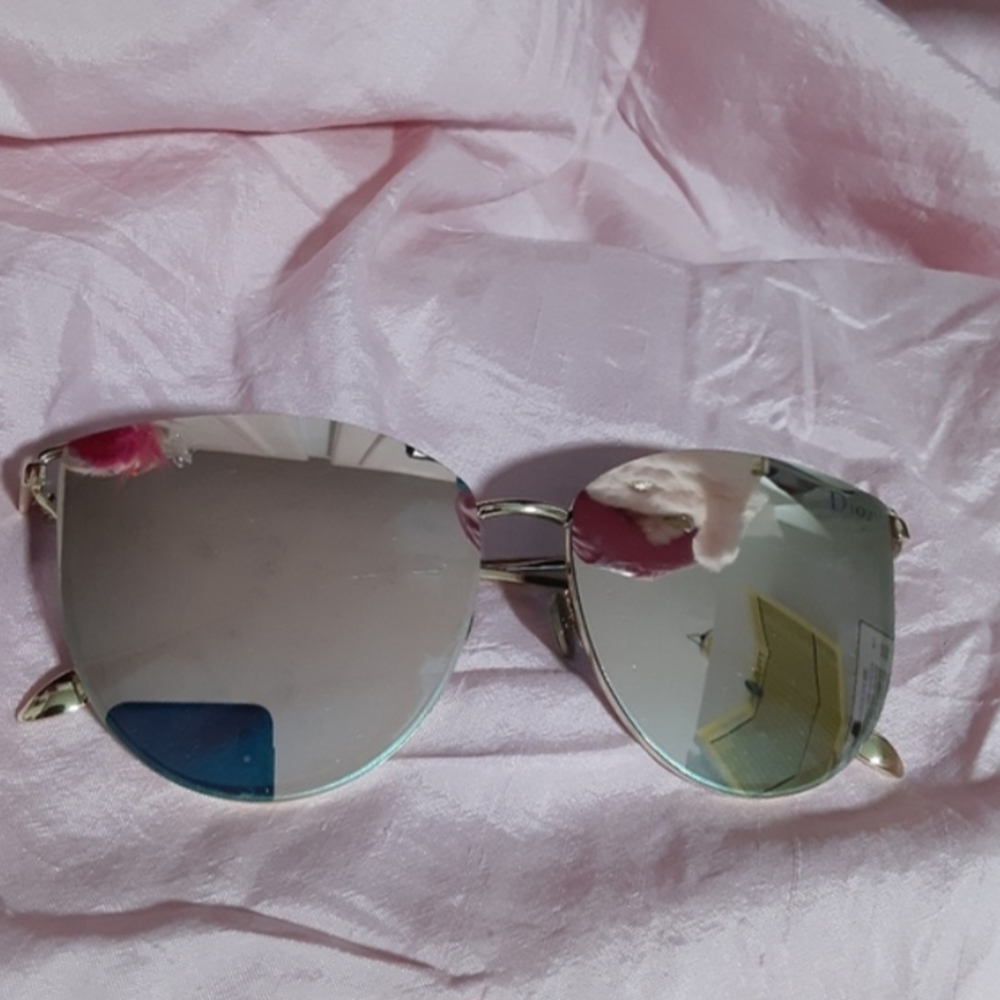 Dior Gold and Pink Sunglasses. Made In Italy - Picture 12 of 16